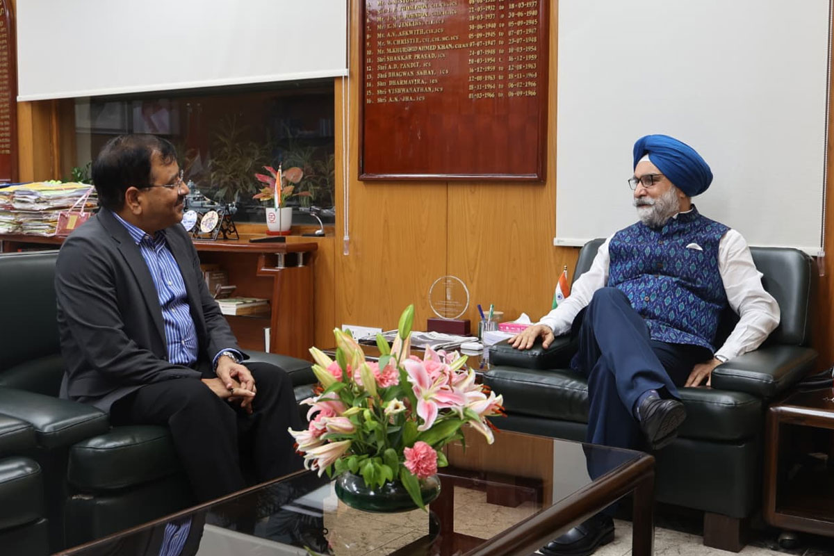 Dr. Ram Singh with Lt. Governor of Delhi, Sardar Taranjit Singh Sandhu ji, at Lok Niwas. - Photo 2