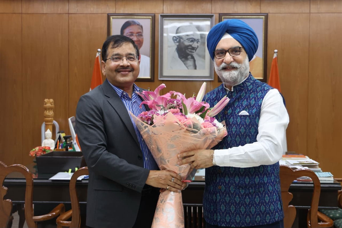 Dr. Ram Singh with Lt. Governor of Delhi, Sardar Taranjit Singh Sandhu ji, at Lok Niwas.